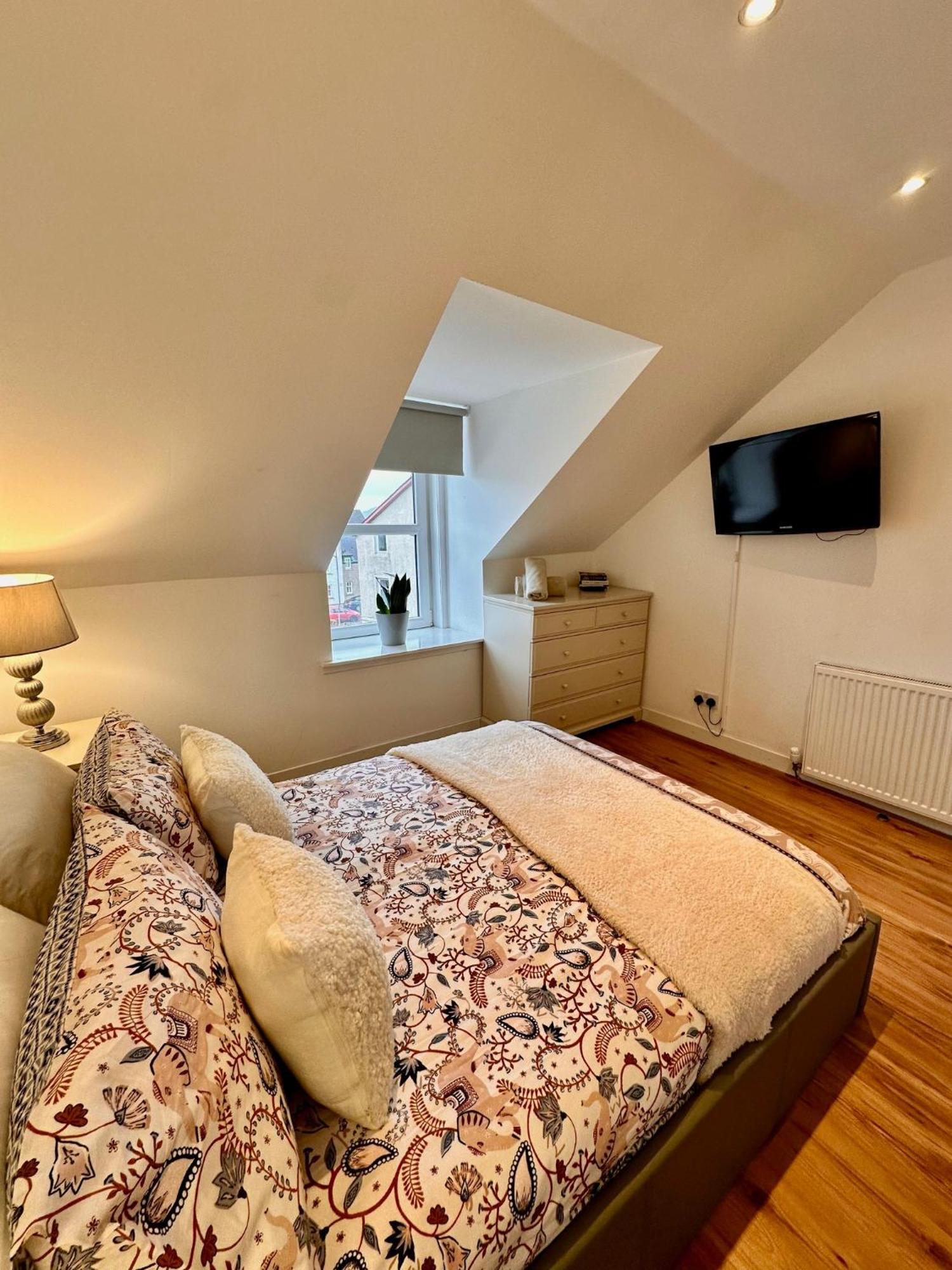 3-Bedroom Flat In The City Centre Next To The River Ness Inverness Esterno foto